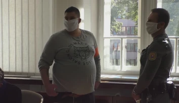 Nedávno ho prepustili a opäť mu hrozí basa. Muž (31) zase napadol matku a vyhrážal sa jej