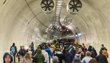 FOTO+VIDEO: Diaľničiari ukázali verejnosti tunel Višňové. Akcia prilákala množstvo zvedavcov