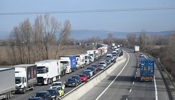 Taliansko chce vodičom vracať peniaze za státie v kolónach. Na Slovensku by to mohlo fungovať tiež, tvrdí analytik