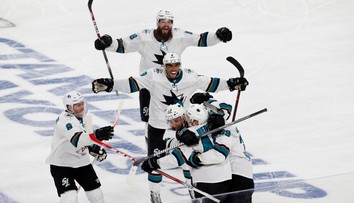 Drámu vo Vegas rozhodol Hertl spôsobom, ktorým sa zapíše do histórie NHL