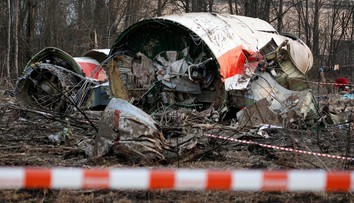 Letecké nešťastie pri Smolensku: Krídlo nieslo stopy po výbuchu, tvrdí nová komisia