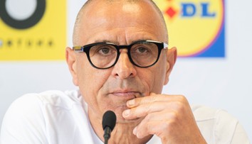 Francesco Calzona zarába kráľovsky. Pozrite si platy reprezentačných trénerov Slovenska