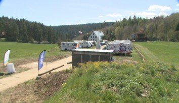 Turisti už nemusia kempovať nadivoko. V Slovenskom raji otvorili prvý autokemping