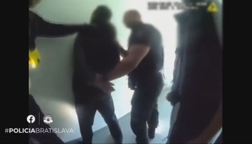 Dráma v bratislavskej ubytovni. Recepčnému išlo podľa polície o život, zasahoval aj vyjednávač