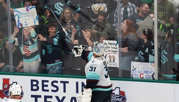 Pulz 180. Amatér pred desiatimi rokmi skončil s hokejom, v noci takmer musel debutovať v NHL