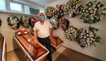 Šéf pohrebnej služby: O smrti sa v rodinách nehovorí, blízki nedokážu zosnulých ani obliecť