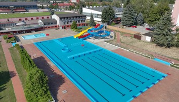 Hygienici uzavreli kúpalisko v Púchove. Dôvodom je nevyhovujúca kvalita vody v bazénoch