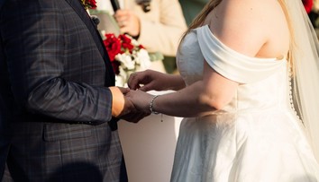 Prekvapivé zistenie vedcov: Spolužitie s novým partnerom prináša po päťdesiatke viac šťastia ako manželstvo