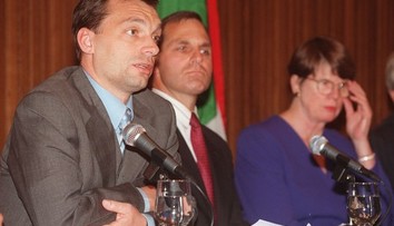 Nosili mu kufre plné peňazí. Orbán sa dostal k moci vďaka peniazom ruskej mafie, tvrdí člen maďarského podsvetia