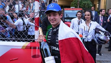 Úzke ulice videli tresty aj červenú vlajku, domáci jazdec havaroval. VC Monaka má najmladšieho víťaza v histórii