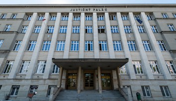 Peniaze v igelitke odovzdával priamo pred Justičným palácom. Bývalého sudcu uznali vinným z podplácania kolegu