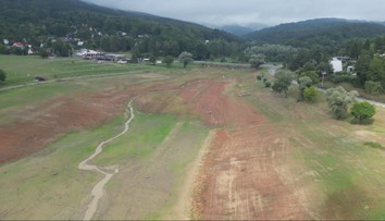 Výletná loď uviazla na súši. Známa nádrž je bez vody, zachrániť ju má radikálne opatrenie