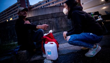 Závislým menia ihly a mladých učia o sexe: Klienti nás prezývajú „ihlári“, vravia dobrovoľníci