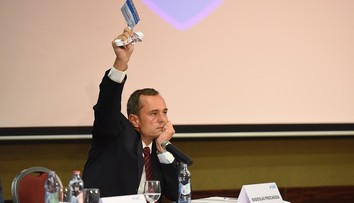 Exposlanec Radoslav Prochádzka nemusí robiť justičnú skúšku