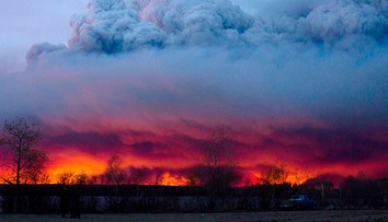 Požiar, ktorý vám vyrazí dych. V Kanade vyhlásili stav ohrozenia