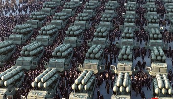 Chce odstrašiť nepriateľov. KĽDR predstavila nový obrovský raketomet schopný vystreľovať jadrové zbrane