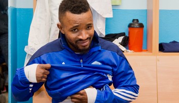 Valcoval našu ligu, teraz bude hrať na Old Trafford. Jeho futbalový príbeh si všimli aj v BBC