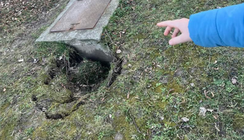 Zem sa pod chlapcom prepadla cestou zo školy. Diera v bratislavskej Rači vystrašila rodičov
