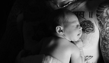 Adam Levine sa pochválil prvou fotkou krásnej dcérky