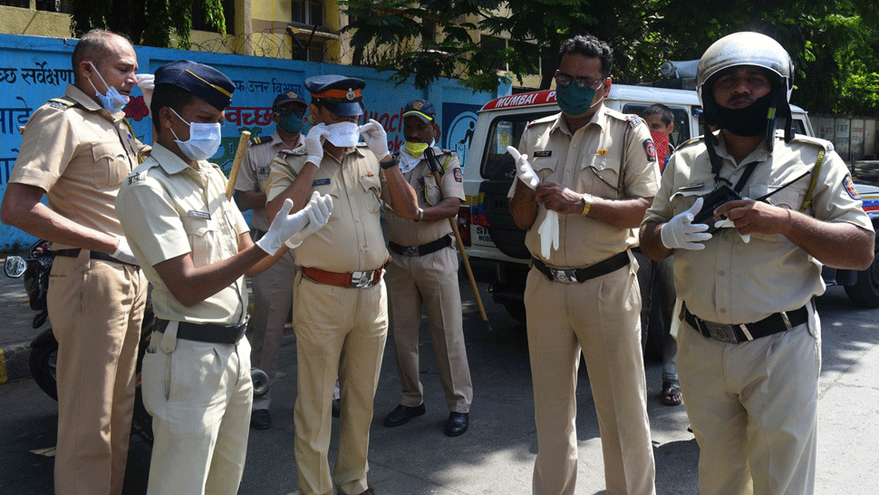 Škandál v Indii. Telá obetí koronavírusu ležali vo vreciach vedľa živých pacientov