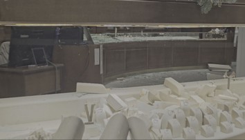 „Stál tam so sekerou a len nás pozoroval.“ Svedkyňa opisuje lúpež ako z filmu na Zlatých pieskoch