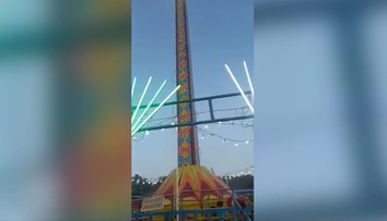 VIDEO: Hrozivá nehoda na kolotočoch v Indii. Po odtrhnutí kábla sa zrútila atrakcia plná detí