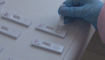 Antigénový test za jeden cent? Vo Svidníku pristúpili k spoplatneniu testovania netradične