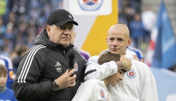 FOTO+VIDEO: Tehelným poľom lomcovali emócie. Weissovci sa rozlúčili s belasou rodinou
