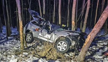 Tragická nehoda pri Košiciach. Vodič auta neprežil náraz do stromu