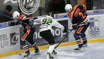 Syn debutoval, otec vhodil buly. Novozámčania však na východe neuspeli, prehrali desiaty zápas v rade