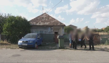 Muža mali nájsť s podrezaným hrdlom. Podozrivý je jeho syn, no vypovedať zatiaľ nedokáže
