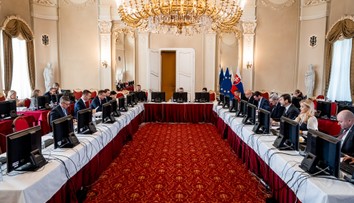 Vláda zvolala Bezpečnostnú radu. Štátny portál kolabuje