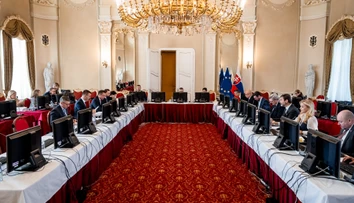 Vláda zvolala Bezpečnostnú radu. Štátny portál kolabuje
