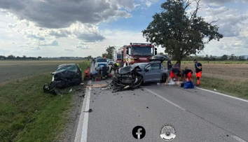 Vážna nehoda pri Senci. Po čelnej zrážke áut hlásia ťažko zranených, cesta je neprejazdná