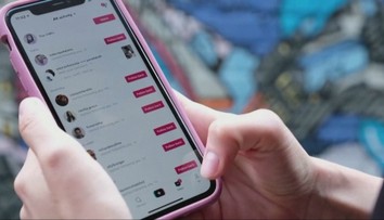 Predpoveď trendov na rok 2026: Od digitálneho pretlaku späť do offline sveta a k vlastnému telu