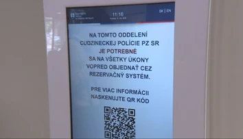 Niektorí musia na cudzineckú políciu cestovať cez celé Slovensko. Kupčenie s termínmi vraj pokračuje
