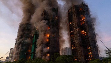 OBRAZOM: Peklo v Hongkongu, vyše 100 mŕtvych. Ako mohol oheň pohltiť osem vežiakov za pár minút?