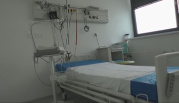 Hrali sa 19 rokov na ťažko chorých, aby dostávali dávky. Polícia odhalila ich dvojitý život