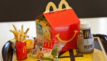 McDonald's sťahuje z obehu milióny fitnes náramkov rozdávaných v Happy Meal