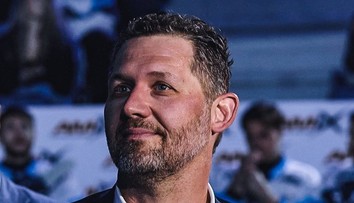 VIDEO: Ján Lašák sa stal v Liberci nesmrteľným. Dres s číslom 25 si už nikto neoblečie