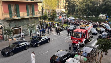 Lúpež banky za bieleho dňa. Zlodeji držali 25 rukojemníkov, keď dnu vtrhli policajti, boli už fuč