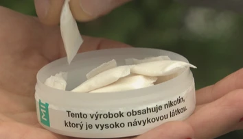 Predaj nikotínových vrecúšok by po novom mal byť pre mladých tabu. Zisťovali sme, ako to funguje v praxi