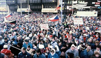 Hudba Nežnej revolúcie: Pripomeňte si november 1989 piesňami, ktoré na námestiach burcovali národ