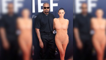 FOTO+VIDEO: Rozruch, aký sa len tak nevidí. Kanyeho manželka prišla na Grammys takmer nahá