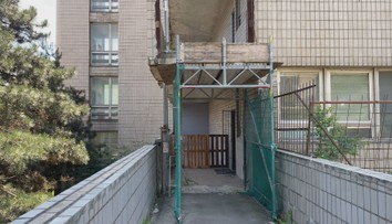 Pleseň, špina na toaletách a opadaná omietka. Kríza zdravotníctva postihuje aj interiér nemocníc