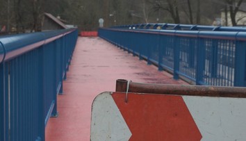 Postavili lávku, ktorá nikam nevedie. Ľudia na Považí len krútia hlavou