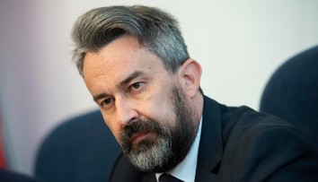 René Vanek, ktorý komunikoval s Alenou Zsuzsovou, sa vzdal funkcie prokurátora