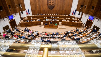 Poslanci začali rokovanie správou špeciálneho prokurátora Lipšica. Riešiť majú aj predčasné voľby z dielne Kollára