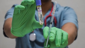 Obavy zo žltačky spustili u našich susedov nápor na ambulancie a lekárne: Vakcíny sú po výpadku opäť dostupné