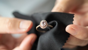 Muž odvolal svadbu. Expartnerka mu teraz musí prsteň obrovskej hodnoty vrátiť